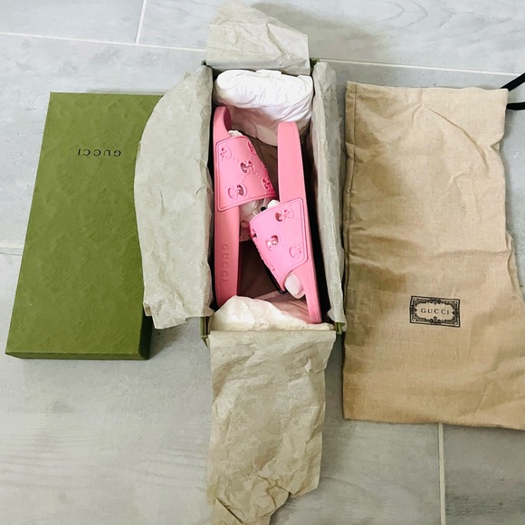 New authentic Gucci rubber slides. Size 8. Made in Italy. Rose- pink. - Picture 2 of 7